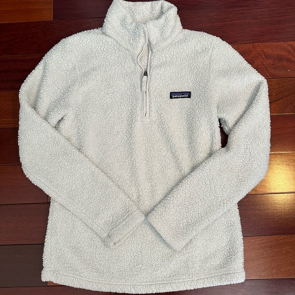 PATAGONIA 1/4 ZIP🤍❄️ - Picture 2 of 3